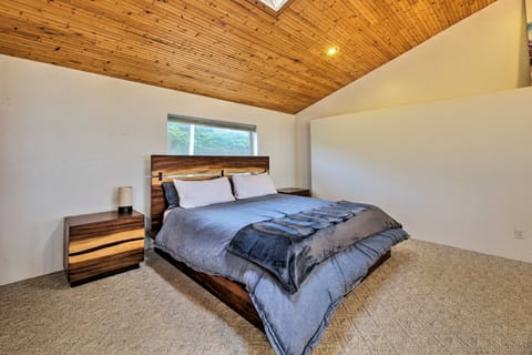 Sanderling Sea Cottages, Unit A: Pet Friendly! Apartment in Oregon