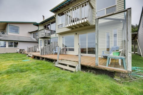 Sanderling Sea Cottages, Unit 3 w/ Private Balcony Cottage in Oregon