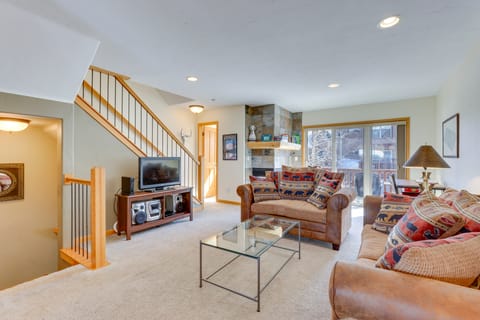 Airy Winter Park Gem w/ Private Outdoor Hot Tub! Apartment in Fraser