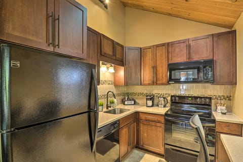 Airy Resort Condo < 3 Miles to Whitefish Mountain! Apartment in Whitefish