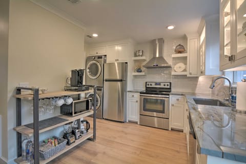 Updated & Modern House < 1 Mi to Dtwn Bentonville! House in Rogers