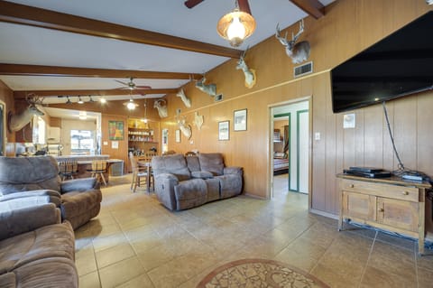 Rustic & Western House on Lake - Swim & Fish! House in Rio Grande