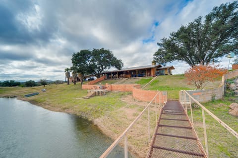 Rustic & Western House on Lake - Swim & Fish! House in Rio Grande