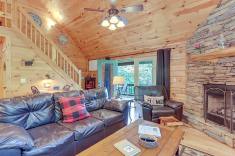 Hot Tub & Game Room: Charming Morganton Cabin! House in Union County