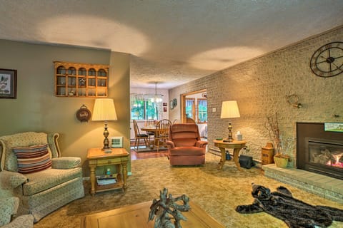 Poconos Home w/ Fire Pit, Walk to Locust Lake! House in Coolbaugh Township