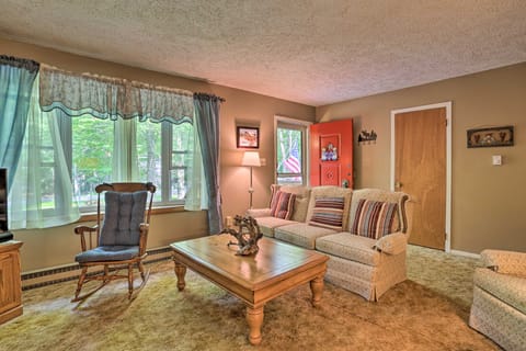 Poconos Home w/ Fire Pit, Walk to Locust Lake! House in Coolbaugh Township