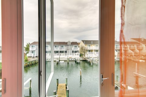 < 1 Mi to Shore: Bayside Escape in Ocean City Apartment in Ocean City