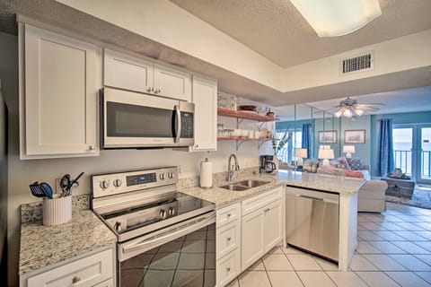 Cozy Beachfront Escape w/ Pool & Gulf Access! Apartment in West Beach