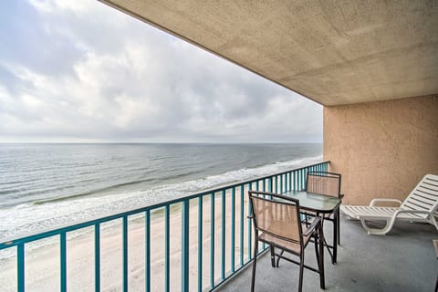 Cozy Beachfront Escape w/ Pool & Gulf Access! Apartment in West Beach