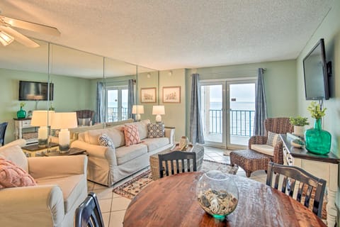 Cozy Beachfront Escape w/ Pool & Gulf Access! Apartment in West Beach