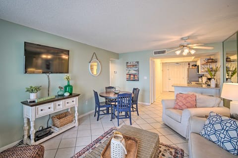 Cozy Beachfront Escape w/ Pool & Gulf Access! Apartment in West Beach