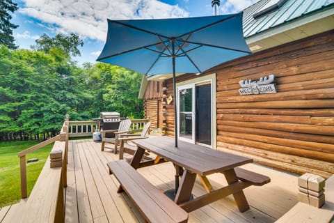 Woodsy Beaver Cove Cabin w/ Deck & Fire Pit! House in Beaver Cove