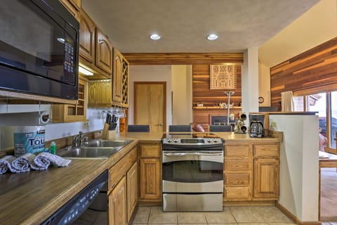 Resort Perks & Trail Access: Silverthorne Condo! Apartment in Wildernest