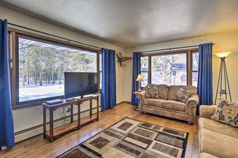 Simple Cranberry & Wine Farm Home w/ Fire Pit! House in Wisconsin