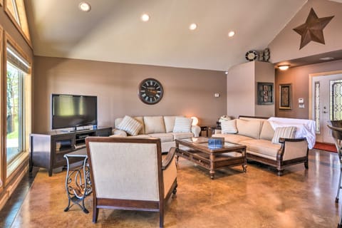 Serene Lakefront Retreat w/ Dock in Duck Creek! House in Cleora