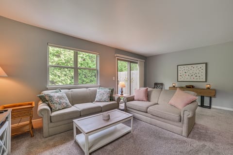 Harbor Springs Winter Retreat ~ 6 Mi to Skiing! Apartment in Harbor Springs