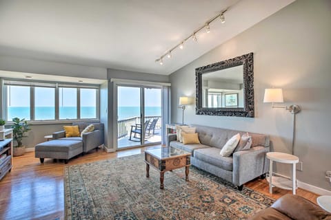 Lakefront Family Retreat w/ Grill: Steps to Beach! Apartment in Gary