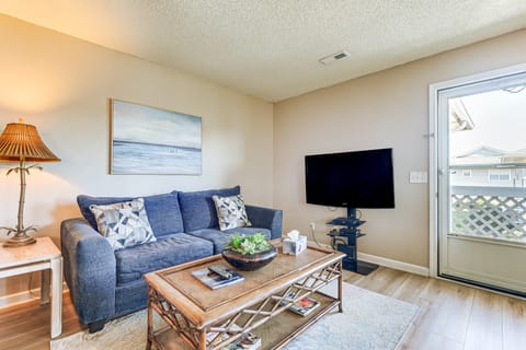 Walk to Beach: North Myrtle Condo! Apartment in North Myrtle Beach