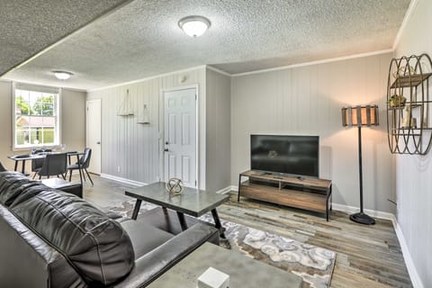 Garden-Level Hendersonville Apt: 20 Mi to Broadway Apartment in Hendersonville