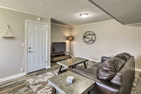Garden-Level Hendersonville Apt: 20 Mi to Broadway Apartment in Hendersonville