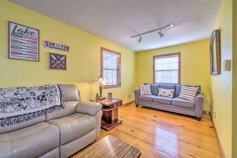 Lake House w/ Hot Tub + Fire Pit - 1 Mi to Marina! House in Tennessee