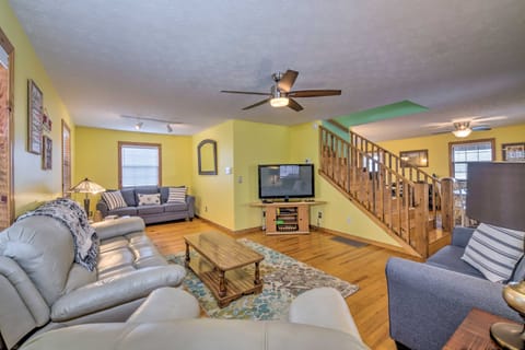 Lake House w/ Hot Tub + Fire Pit - 1 Mi to Marina! House in Tennessee