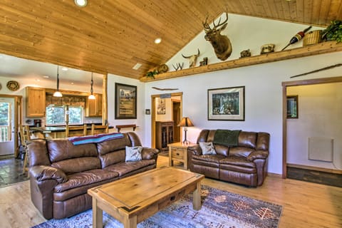 Serene South Bend Family Escape; Dogs Welcome House in Washington