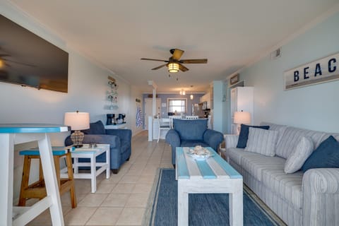 Steps to the Beach: Oceanfront Condo w/ Lanai! Apartment in North Topsail Beach
