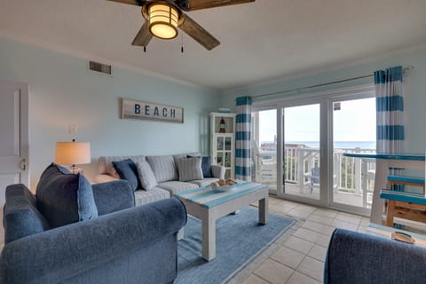 Steps to the Beach: Oceanfront Condo w/ Lanai! Apartment in North Topsail Beach