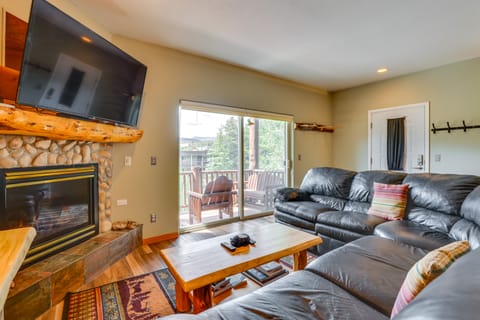 Cozy Condo w/ Views, 3 Mi to Winter Park Resort! Apartment in Fraser