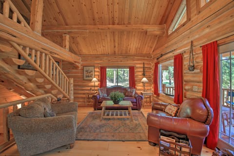 Scenic Riverfront Retreat w/ Hot Tub & Kayaks! House in Idaho