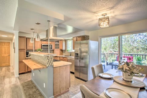 The Overlook Gem: Stunning Views & Serenity Awaits Apartment in Washington