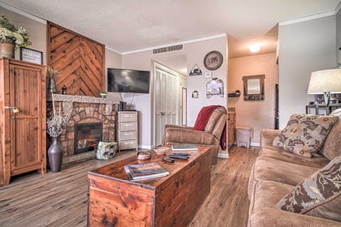 Studio ~ 3 Mi to Great Smoky Mountain Nat'l Park! Apartment in Gatlinburg