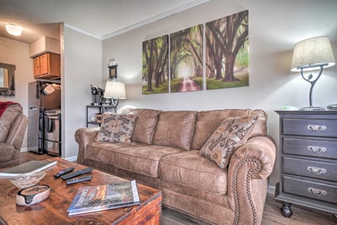 Studio ~ 3 Mi to Great Smoky Mountain Nat'l Park! Apartment in Gatlinburg