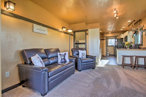 Updated Townhouse w/ Pergola, Walk to Downtown! Apartment in Idaho