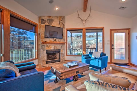 Updated Cabin w/ 360-Degree Mtn View: 1 Mi to Lake House in Medicine Park