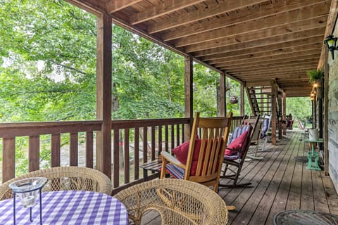 Outdoorsmen’s Paradise on the Little River Apartment in Townsend