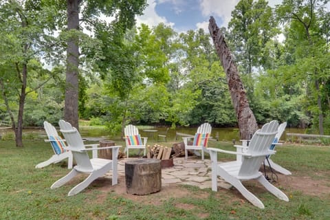 Riverfront Couple's Retreat in Smoky Mountains! Apartment in Townsend