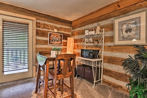 Riverfront Couple's Retreat in Smoky Mountains! Apartment in Townsend