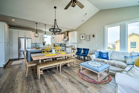 Beachfront Oasis w/ 2 Large Decks, BBQ & Views! House in Topsail Beach