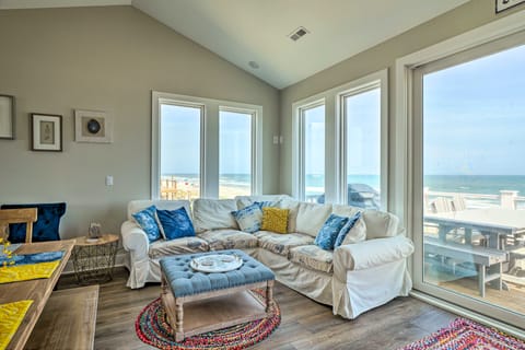 Beachfront Oasis w/ 2 Large Decks, BBQ & Views! House in Topsail Beach