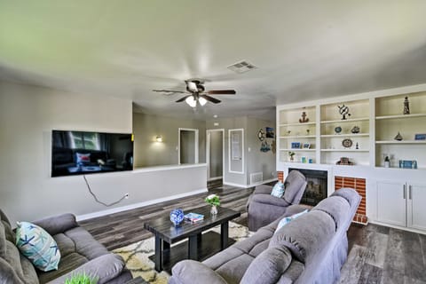 Spacious + Modern Family Duplex in Galveston! Apartment in Texas City