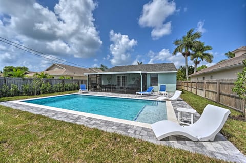 Retreat w/ Heated Pool Near Vanderbilt Beach! House in Naples Park