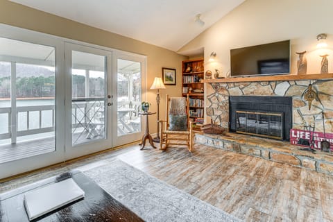 Fire Pit & Boat Dock: Lake Chatuge Townhome! Apartment in Hiawassee