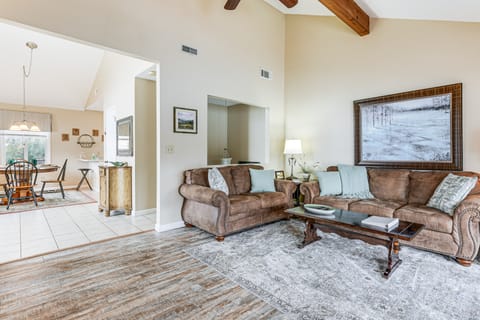 Fire Pit & Boat Dock: Lake Chatuge Townhome! Apartment in Hiawassee