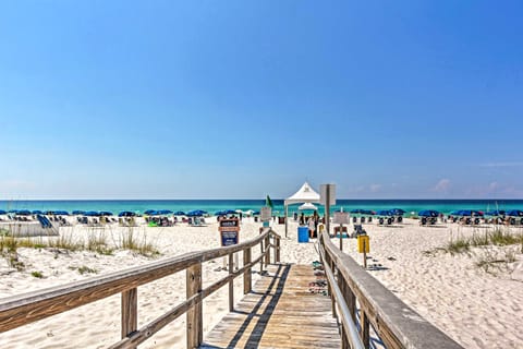 Pensacola Beach Penthouse w/ View + Pool Access! Apartment in Pensacola Beach