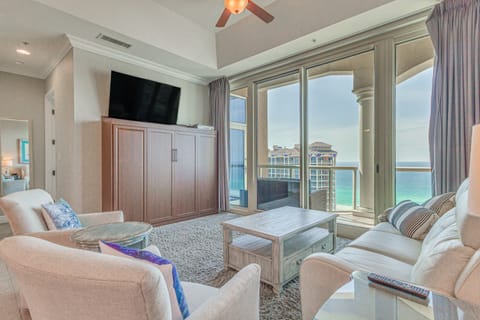 Pensacola Beach Penthouse w/ View + Pool Access! Apartment in Pensacola Beach