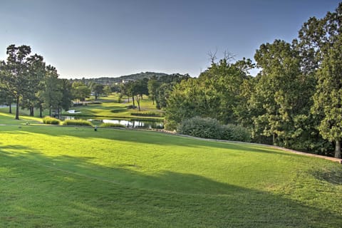 5 Mi to Dtwn & Strip! Branson Condo w/ Indoor Pool Apartment in Branson