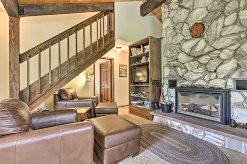 2 Mi to Grand Lake: Cabin w/ Fireplace & Library! House in Rocky Mountain National Park