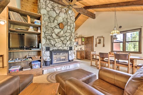 2 Mi to Grand Lake: Cabin w/ Fireplace & Library! House in Rocky Mountain National Park